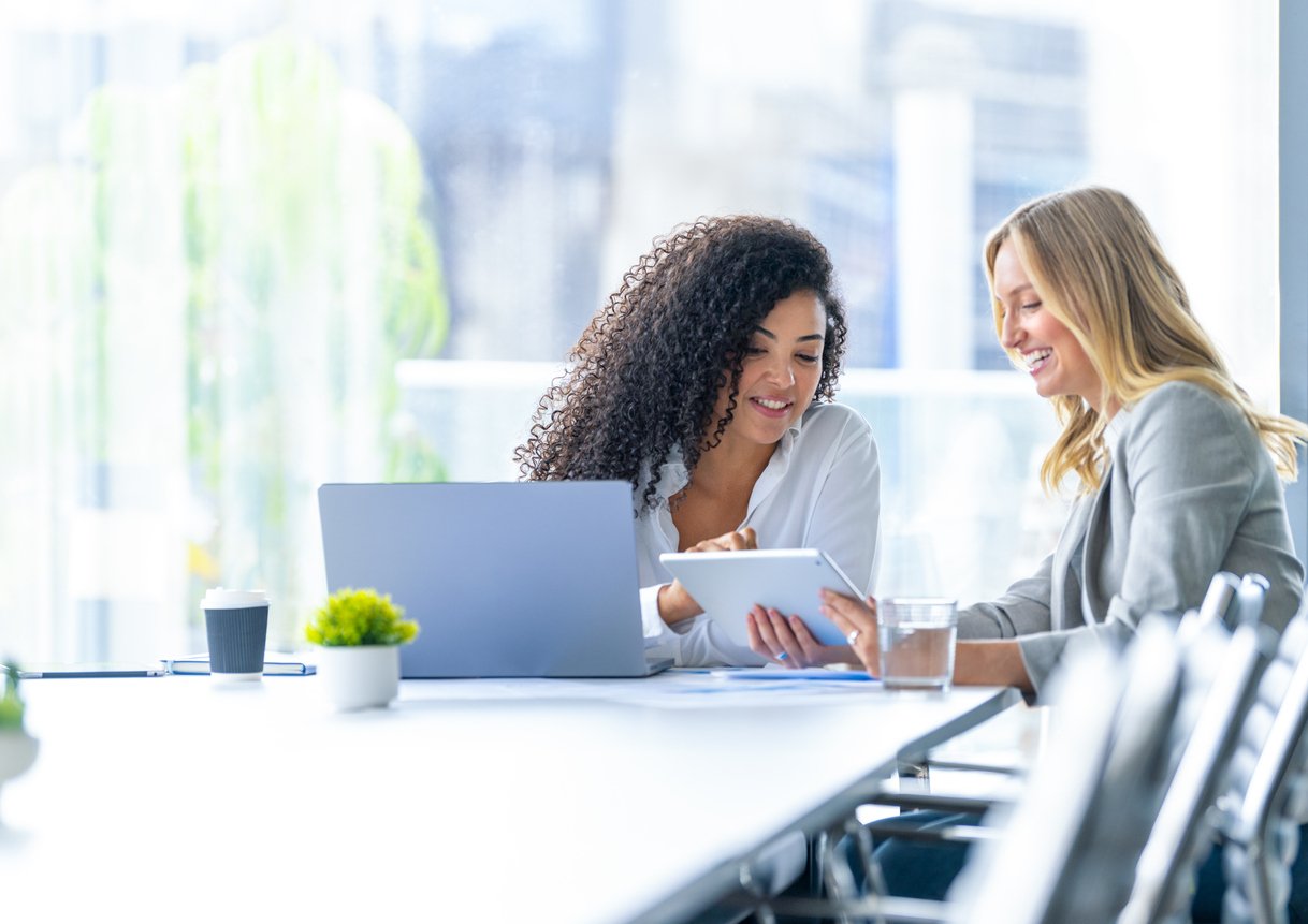 Business-colleagues-having-a-conversation-in-a-board-room.-They-are-both-young-business-people-casually-dressed-in-a-modern-office-2210116389_1220x862